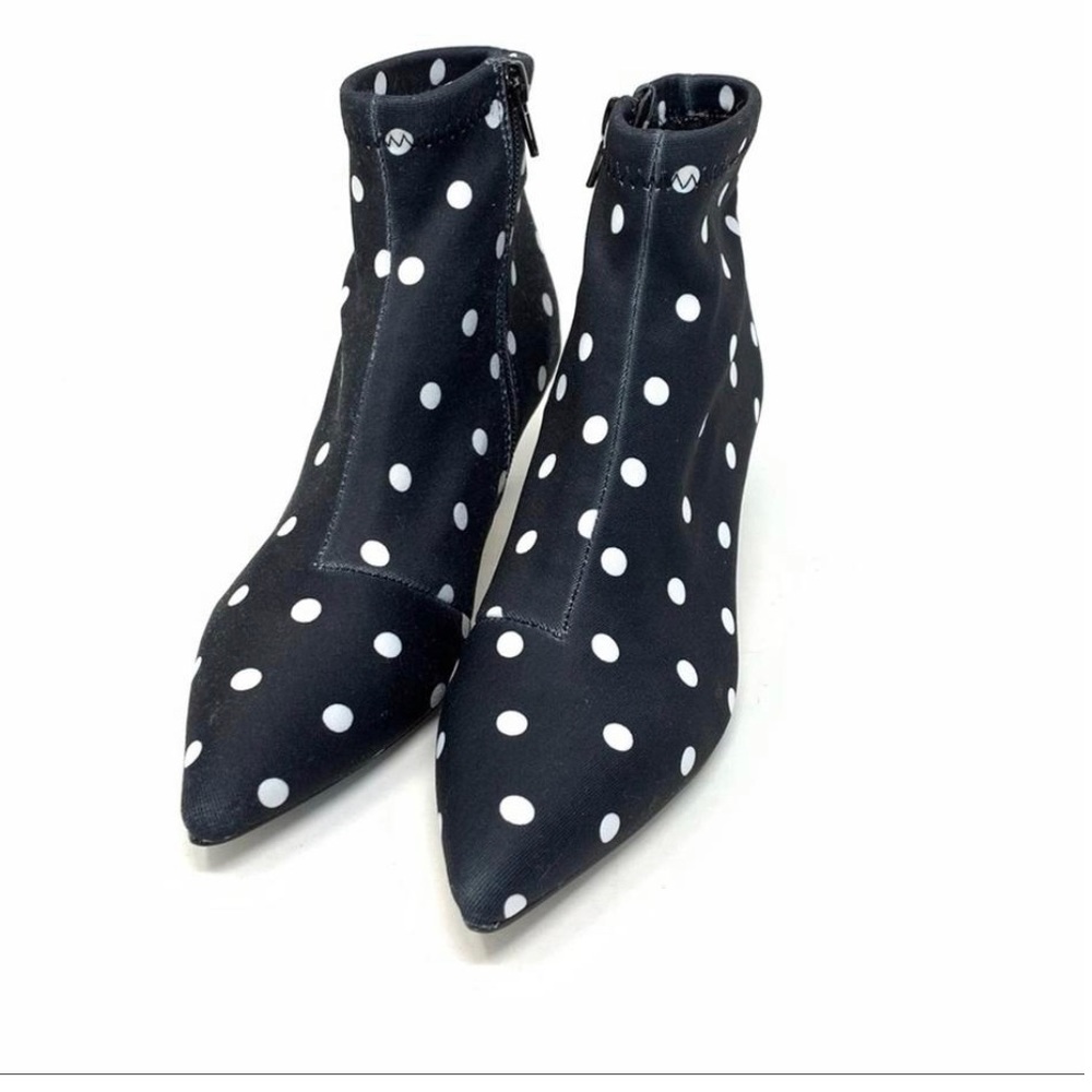 Final price 🎀Betsey Johnson booties kitty heels